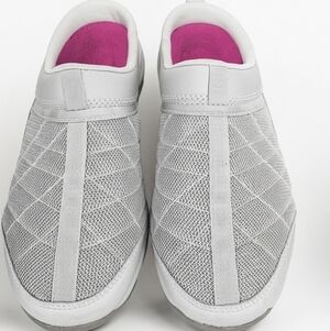 Easy Spirit Gray Mesh Slip-On Sneakers with Pink Insole 8.5M